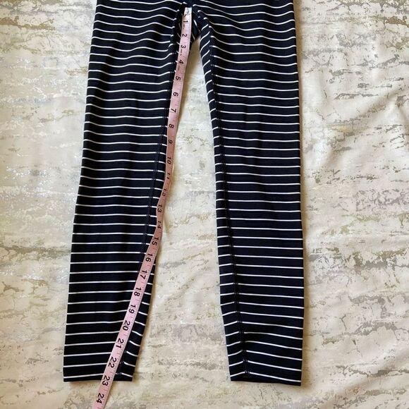 Gap Fit blackout technology stripe leggings - Picture 4 of 9